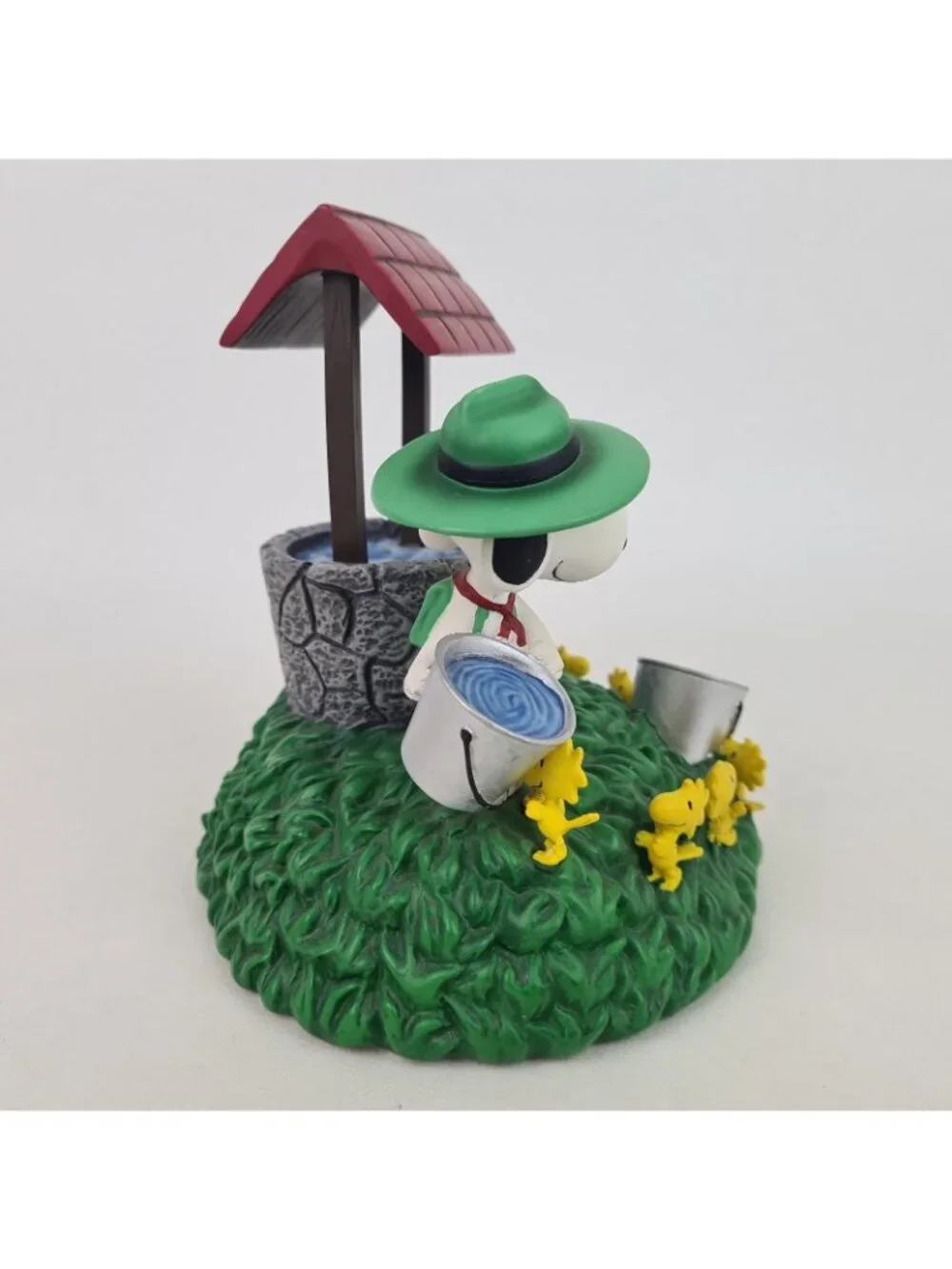Westalnd Giftware Peanuts Snoopy Well Bank Figurine Vintage Water well 18267